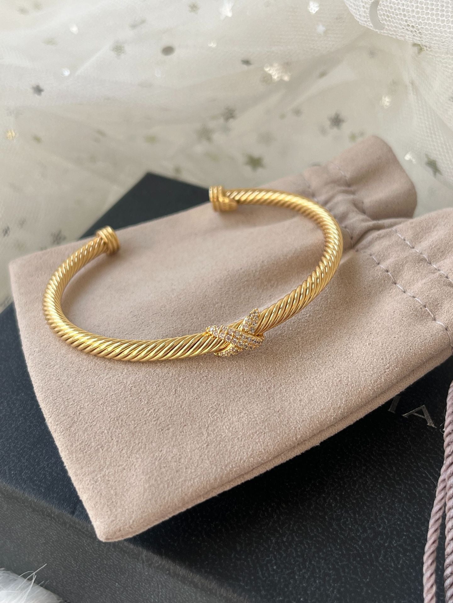 D2vid yurman 4mm bangle with crossing