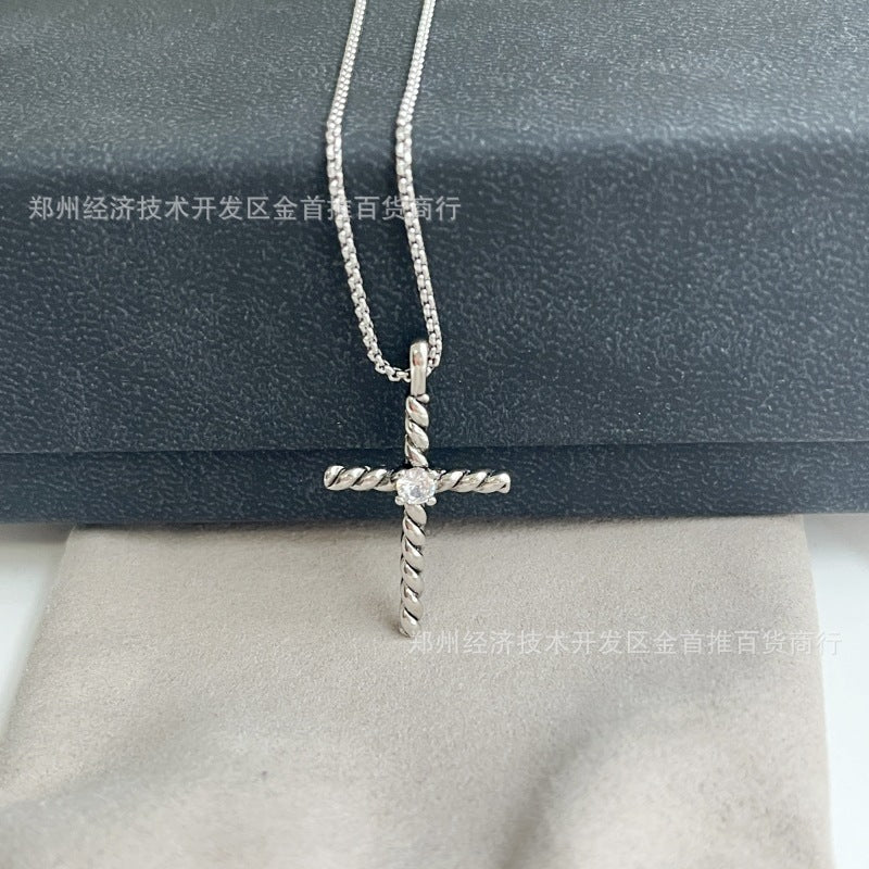 D2vid yurm2n crossing necklaces