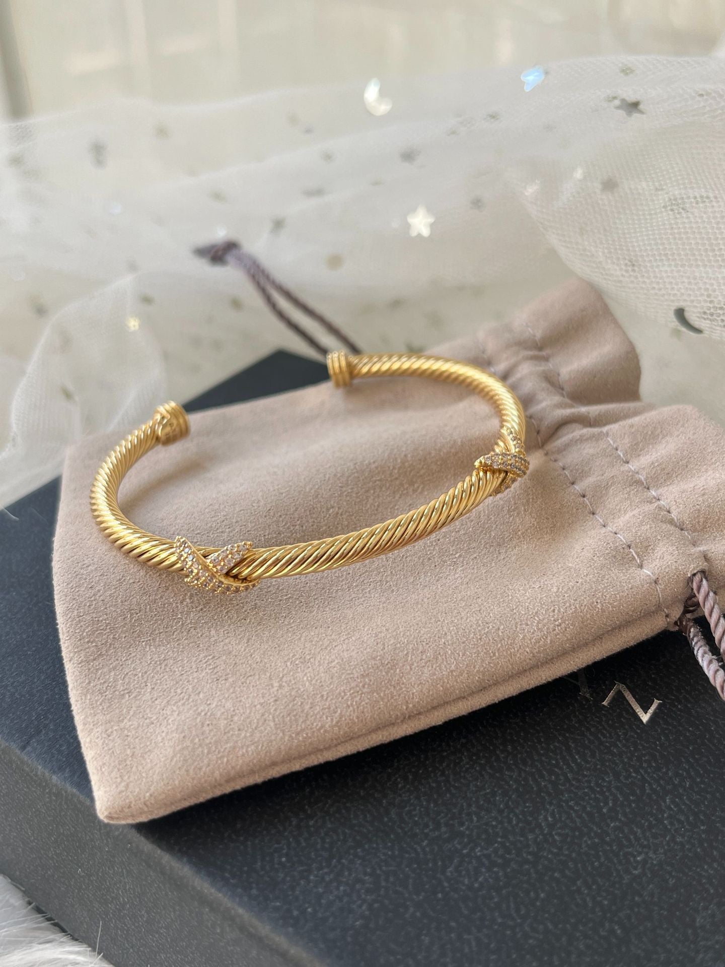 D2vid yurman 4mm bangle with crossing