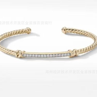 D2vid y bangle with open design
